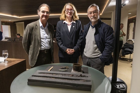 Arias, Fernández y Ontañón durante la presentación de los últimos hallazgos.