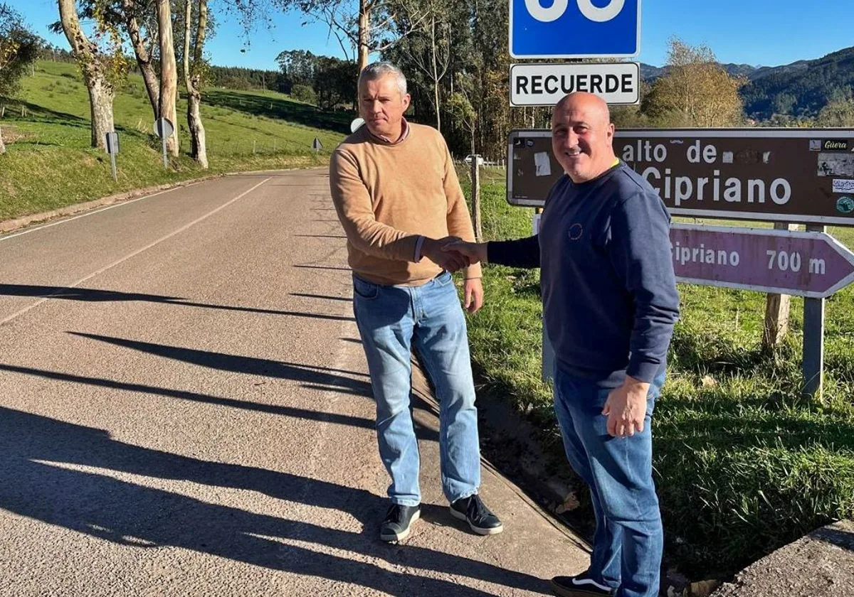 Javier Camino y Agustín Molleda en el Alto de San Cipriano, en la CA-283.