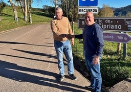 Javier Camino y Agustín Molleda en el Alto de San Cipriano, en la CA-283.