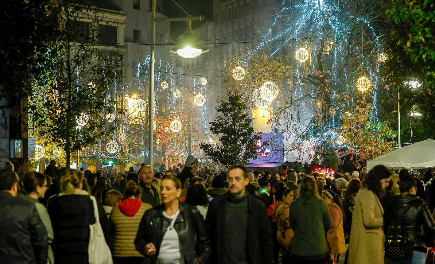 El viernes se iluminaron las calles de Torrelavega.