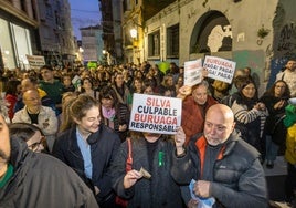 Concentración docente en el Río de la Pila, ante la sede de la Consejería en Santander, la pasada semana.