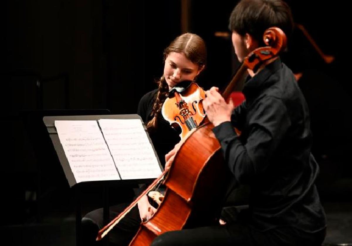 Detalle de un recital de jóvenes intérpretes en el escenario del Encuentro santanderino.