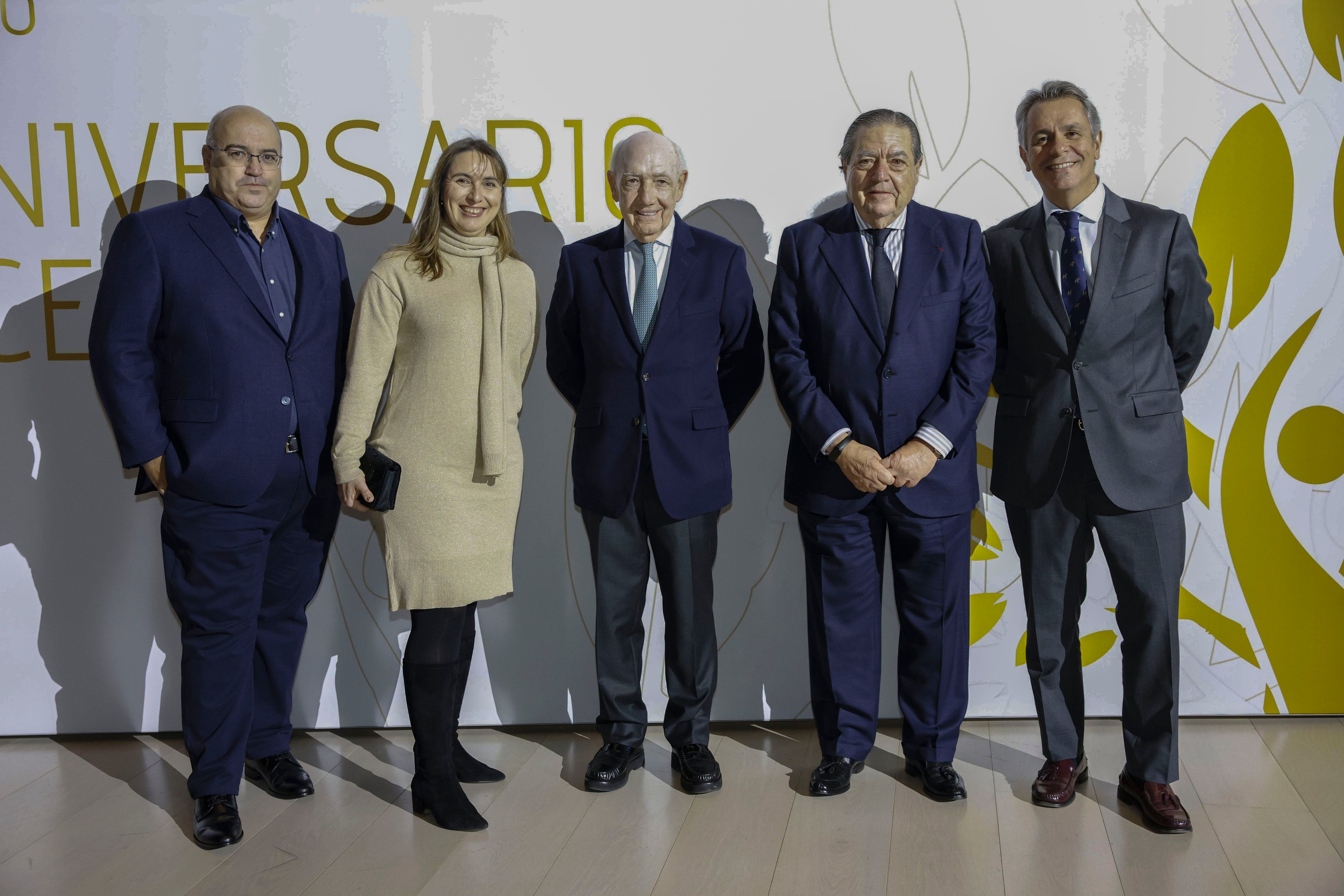 Santos Benito, Begoña Izarzugaza, Manuel Huerta, Vicente Boluda y Diego Lorente.