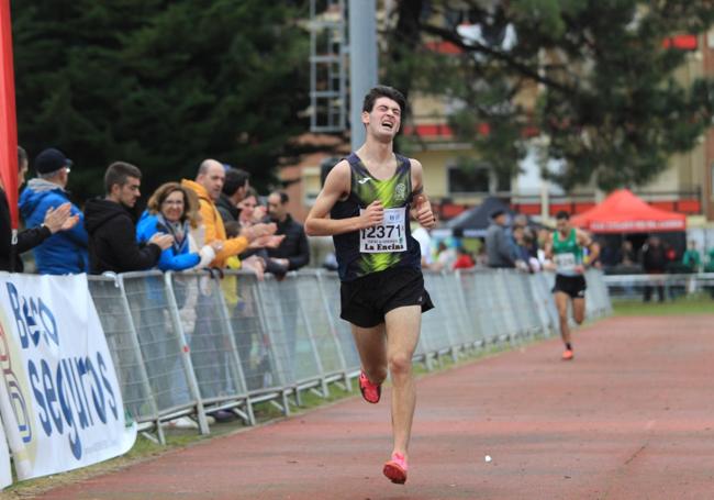 Ricardo Lanza, campeón masculino.