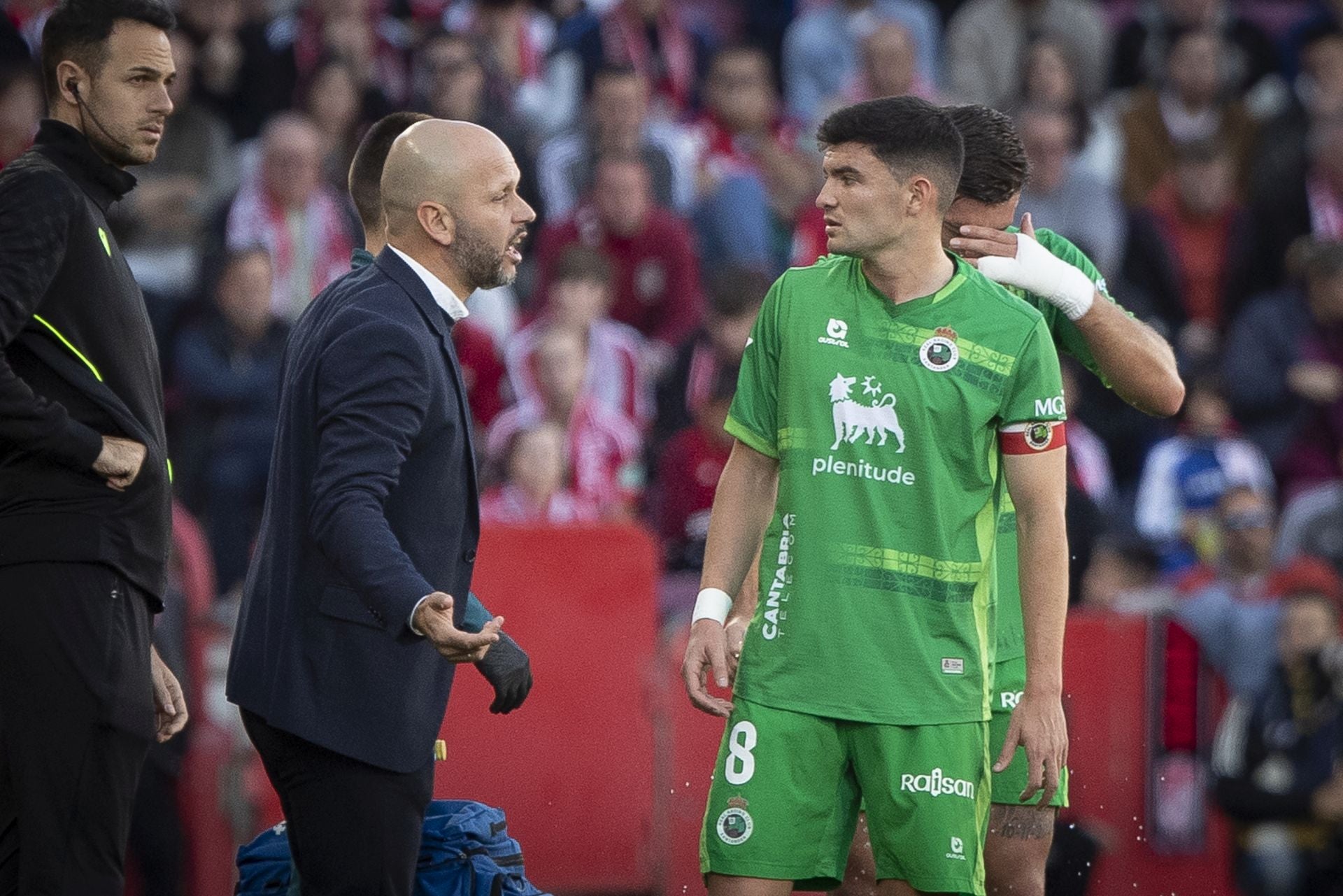 Aldasoro habla con José Alberto antes de ser sustituido. 