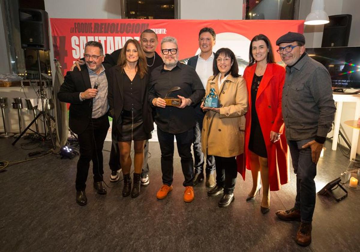 Los galardonados con el Bocarte de Plata, Alberto Chicote, Anna Terés y Elías Dosunmu, junto a autoridades y organizadores.