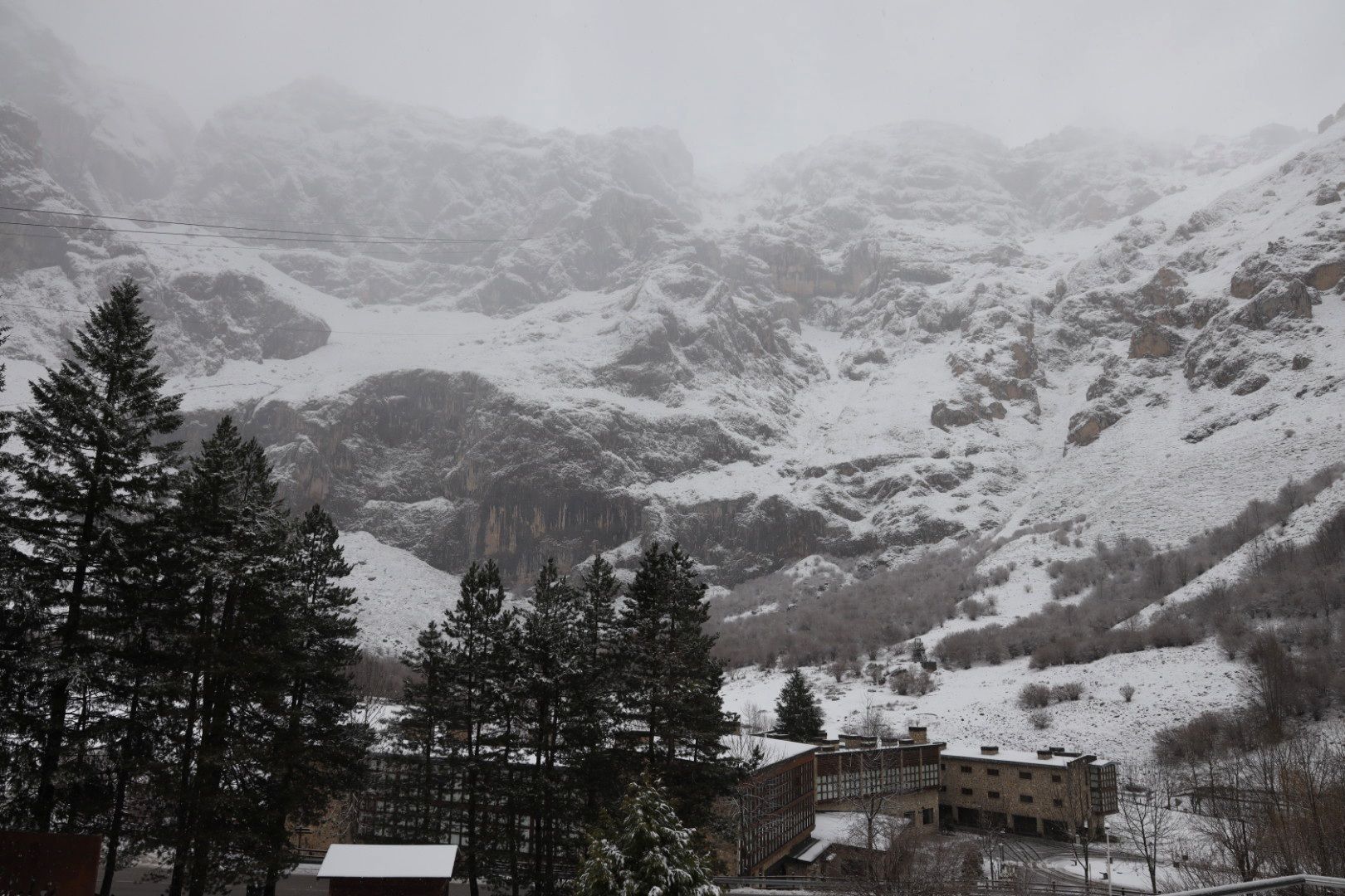 Paisaje lebaniego con nieve, este domingo.