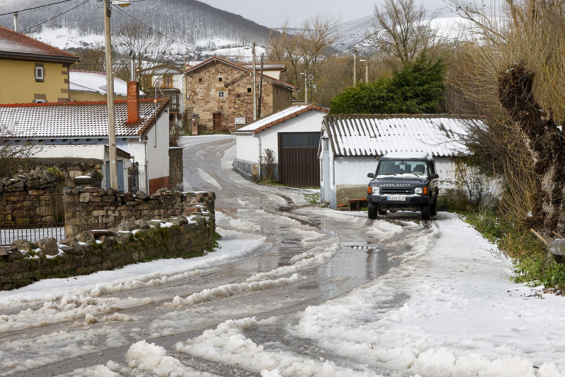 Carretera de subida a Palombera desde Reinosa.