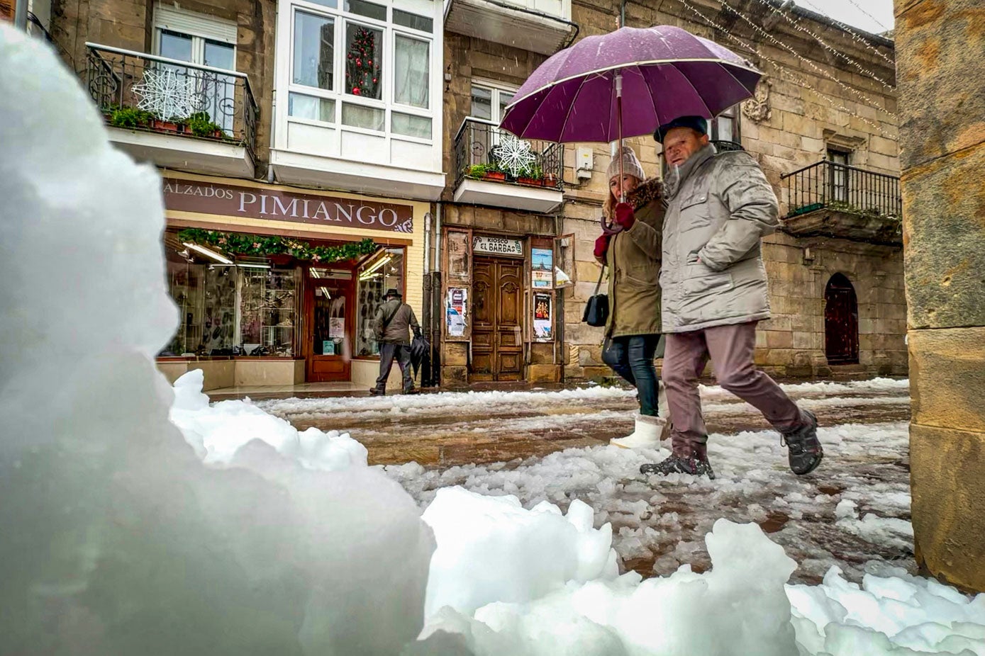 Pueblos &#039;de Navidad&#039; bajo la nieve en Cantabria