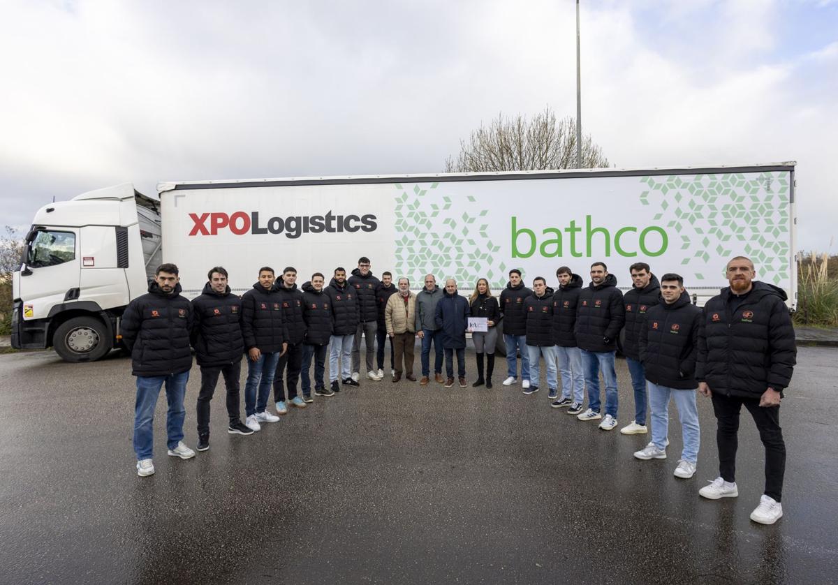 El Bathco Balonmano Torrelavega y su patrocinador Bathco colaboran para donar 30 toneladas de material para el baño a los afectados por la dana