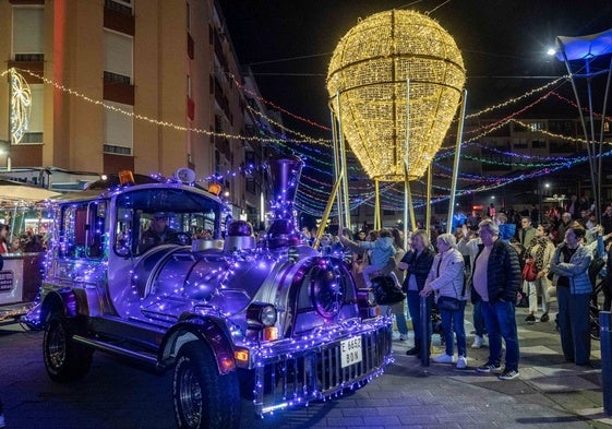 El tren navideño se ha vuelto a poner en marcha por petición popular.