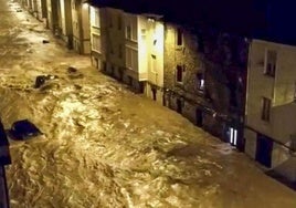 La imagen de la riada que tomó un vecino de Reinosa la noche del 19 de diciembre de 2019.