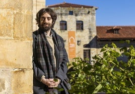 Juan Gómez Bárcena, en Santillana del Mar, en una de sus últimas visitas a Cantabria.