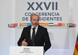 El presidente de Aragón, Jorge Azcón, durante la rueda de prensa ofrecida esta tarde en la XXVII Conferencia de Presidentes.