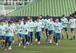 El Racing por fin pudo entrenar sobre el nuevo césped híbrido de los Campos de Sport.