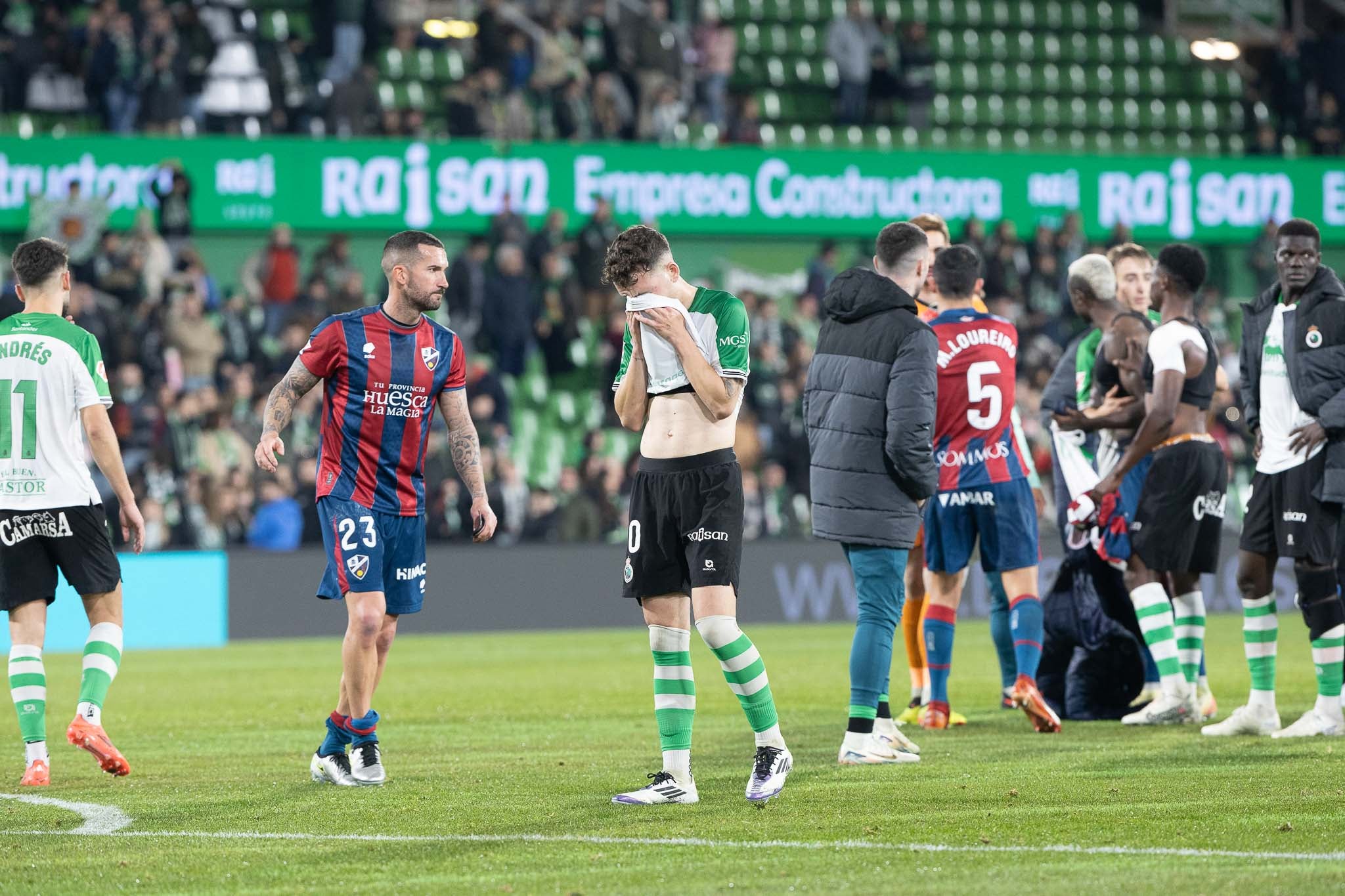 Íñigo Vicente se lamenta por la derrota. 