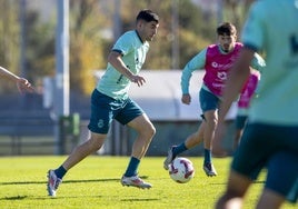 Aritz Aldasoro será una de las novedades mañana ante el Elche. El guipuzcoano se ha recuperado de su lesión de rodilla.