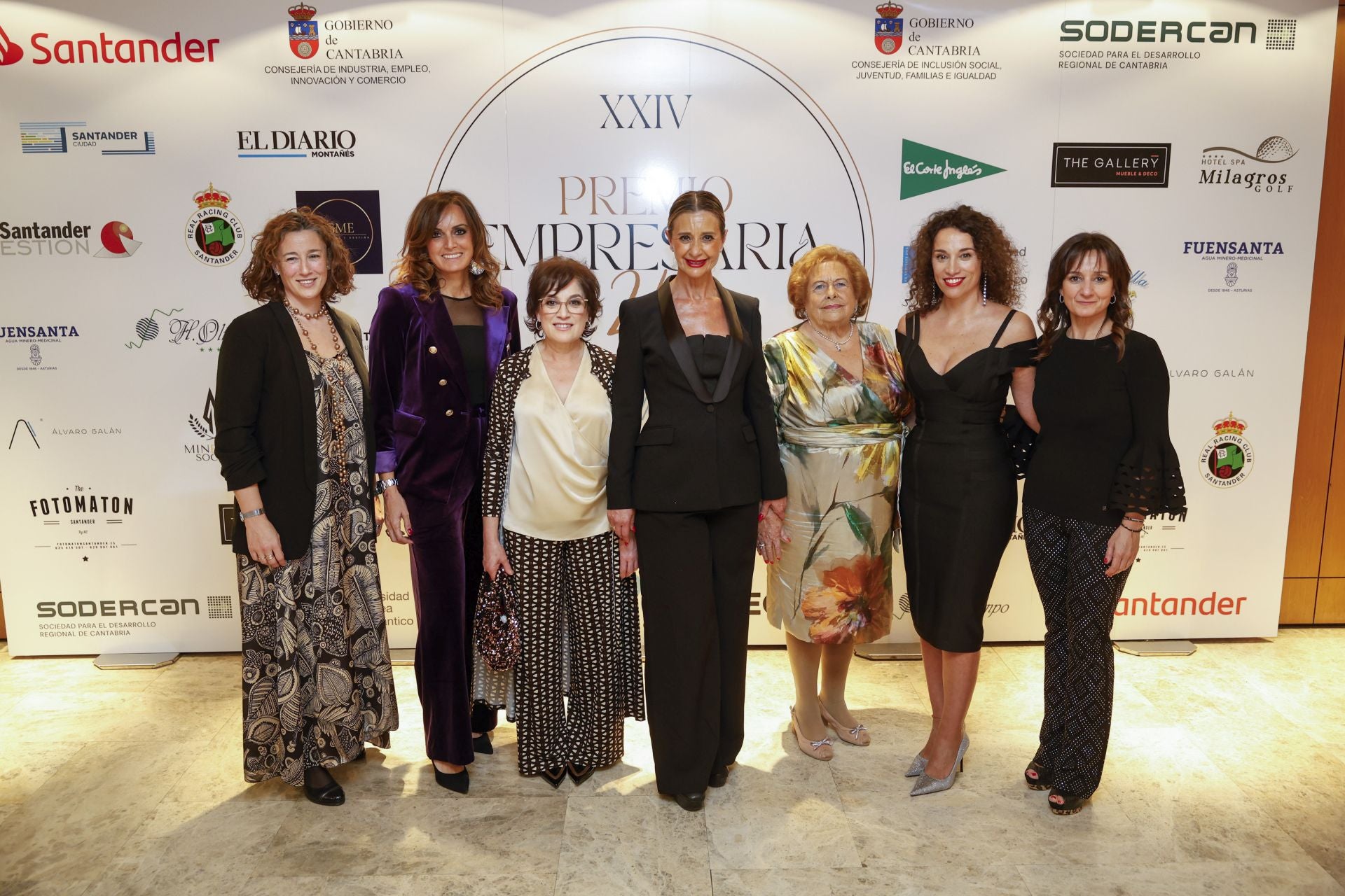 Miriam Peña, Valvanuz Serna, Rosa Fernández, Eva Fernández, María Luisa San Emeterio, Eva Suárez y Elena Carretón.