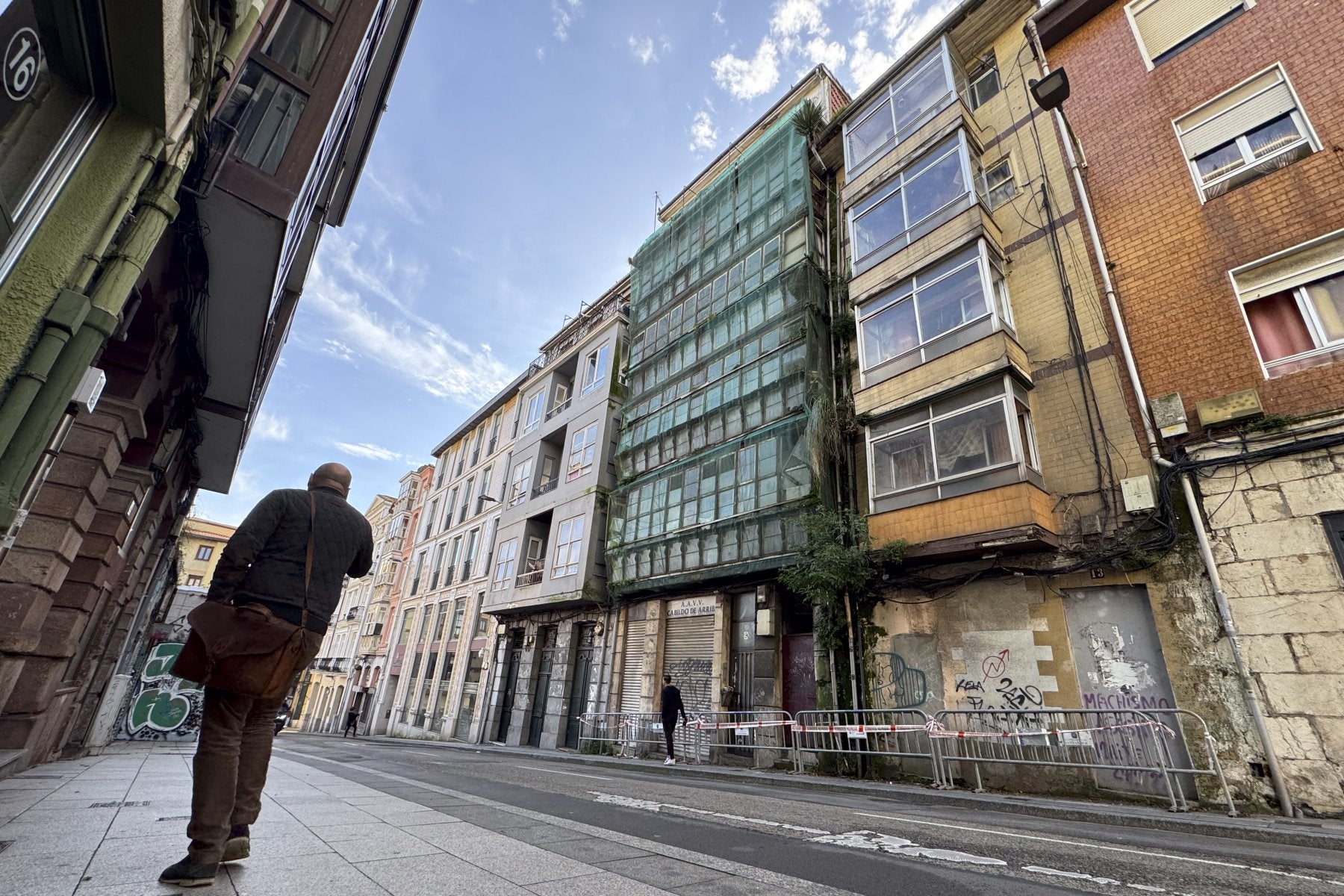 Los números 9 y 13 de la calle Alta, propiedad del Ayuntamiento de Santander, serán demolidos y se convertirán en viviendas sociales.