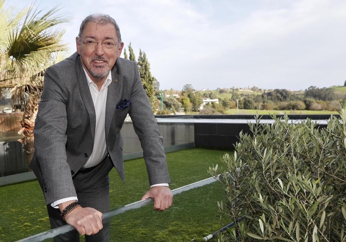 Jorge Oliveira dejará de ser el director general de la fábrica de Solvay de Barreda.