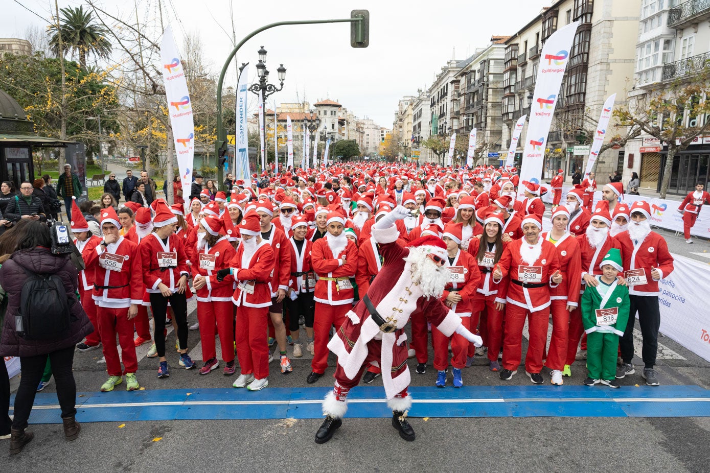 Búscate en la carrera de Papá Noel de Santander