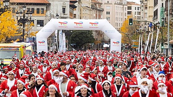 Cerca de 1.500 papanoeles conquistan Santander a la carrera