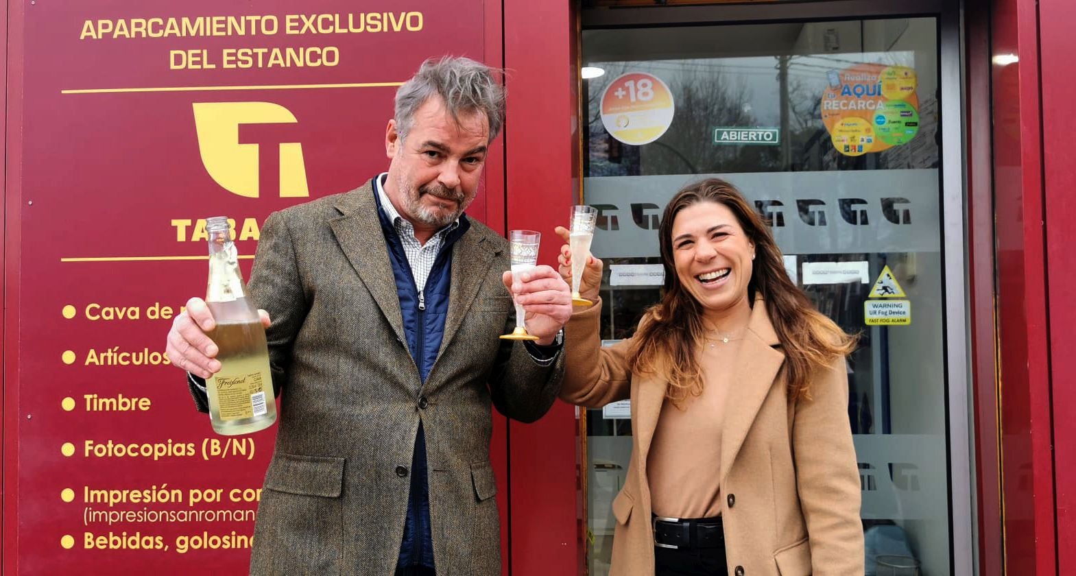 Luis Bada y Esther Navares, responsables de la Administración de Corban, que ha vendido parte de un cuarto y de un quinto premio