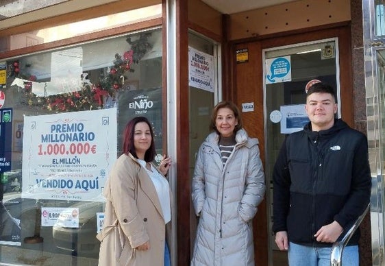 Judith González, Sandra Lucero y Borja Pérez, trabajadores de la Administración.