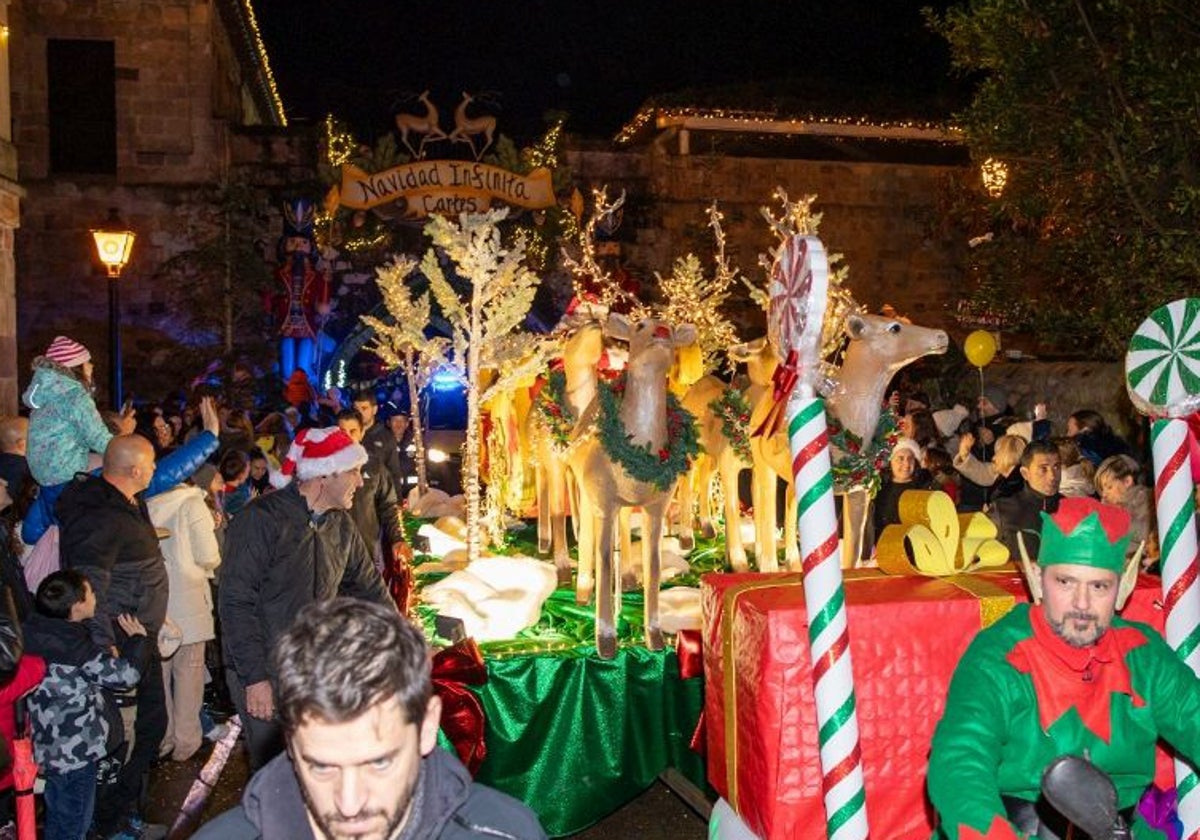 Cientos de personas siguieron de cerca el recorrido de la cabalgata.