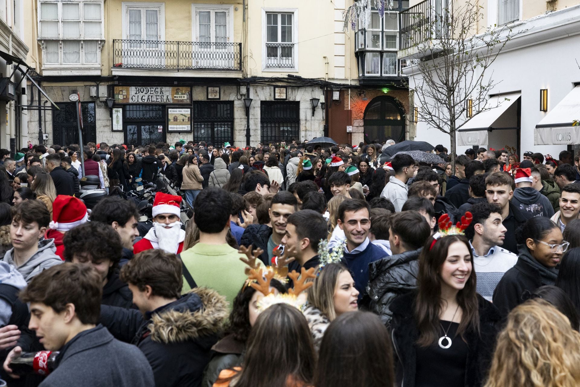 Las calles aledañas a Peña Herbosa han acogido más gente de la habitual.