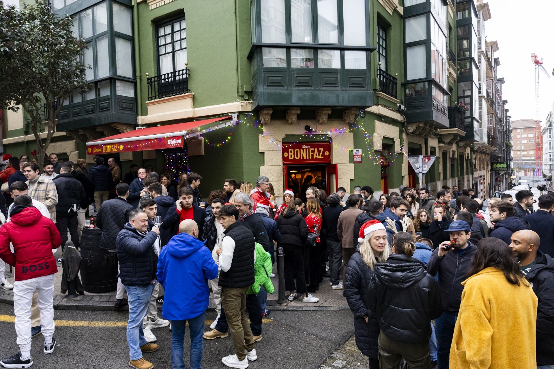 La calle Bonifaz se mostraba más vacía que el año pasado.