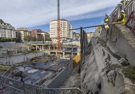 Las máquinas trabajan en el solar de Puertochico, donde se levantará el nuevo Mupac.