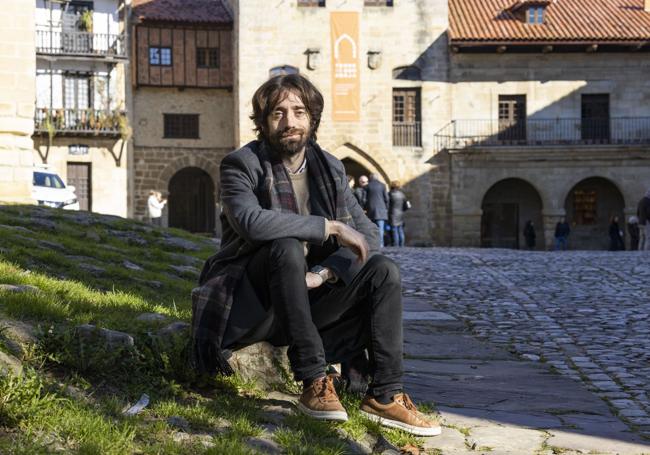 Juan Gómez Bárcena publicó' Mapa de soledades'.