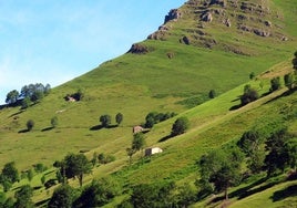 Cabañales dispersos en los montes del Miera y el Pas.