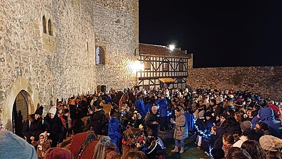 Los Reyes Magos recogieron en el castillo de Argüeso las cartas de los niños campurrianos