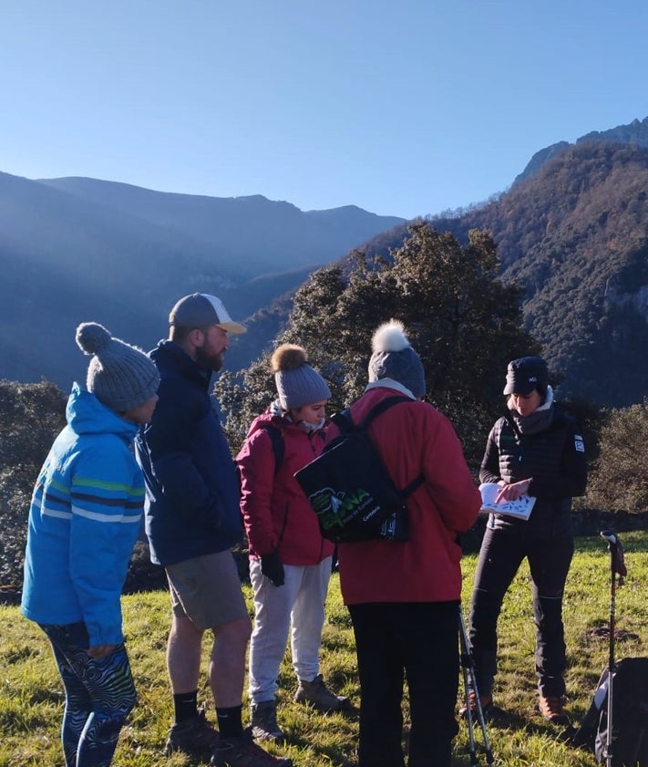 Imagen secundaria 2 - Cueva Santa, la iglesia románica de Piasca, o la ruta por los pueblos de Pesaguero, fueron algunas de las opciones propuestas