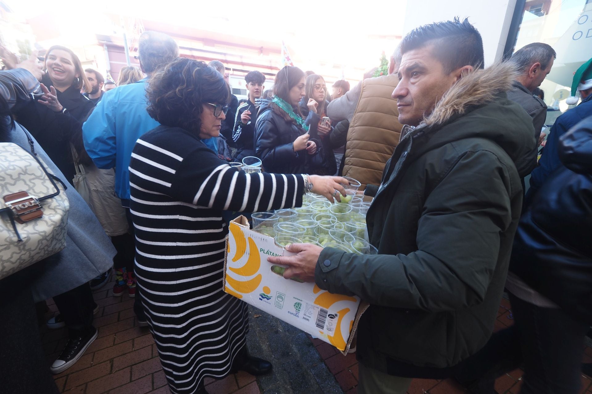 Se han repartido más de 6.000 raciones de uvas.