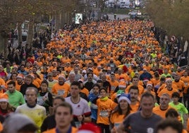 Los participantes en la San Silvestre, tras la salida.