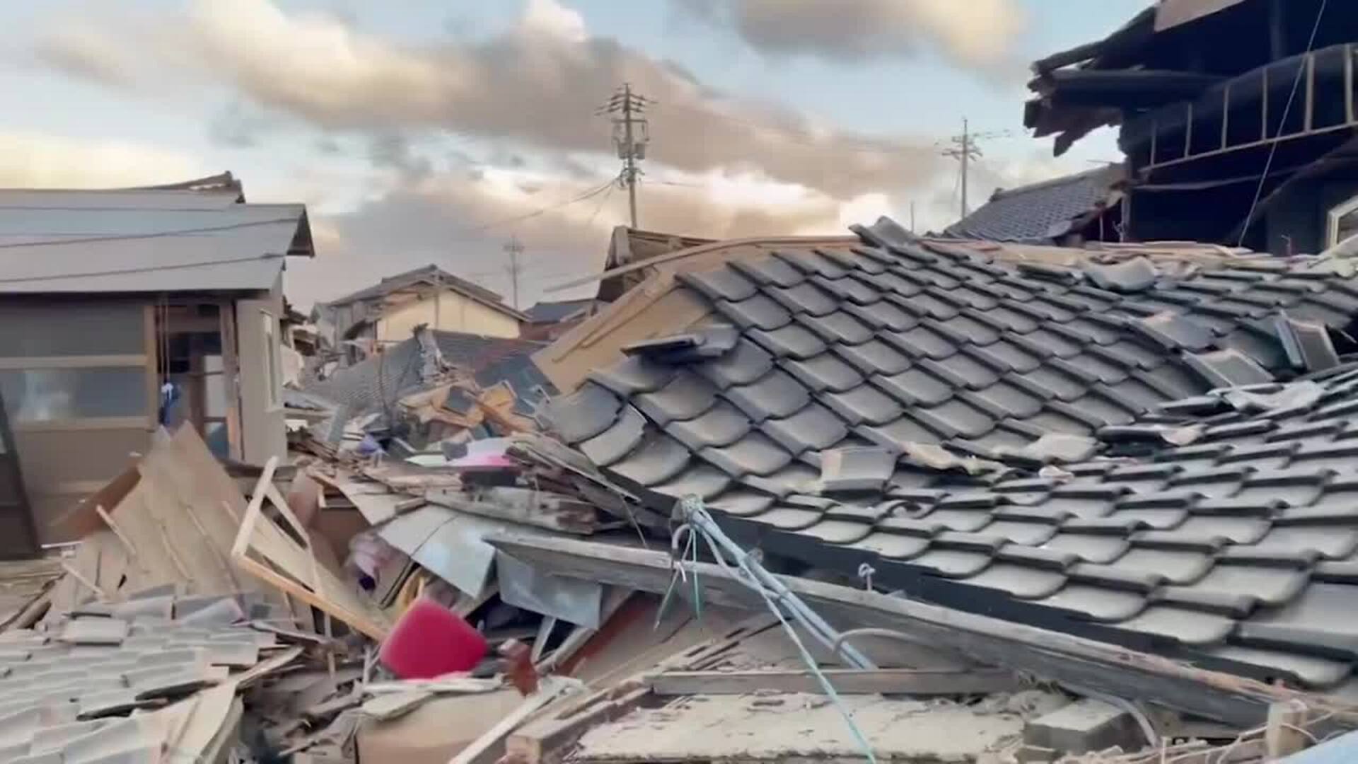 Llegan los primeros tsunamis a la costa oeste de Japón