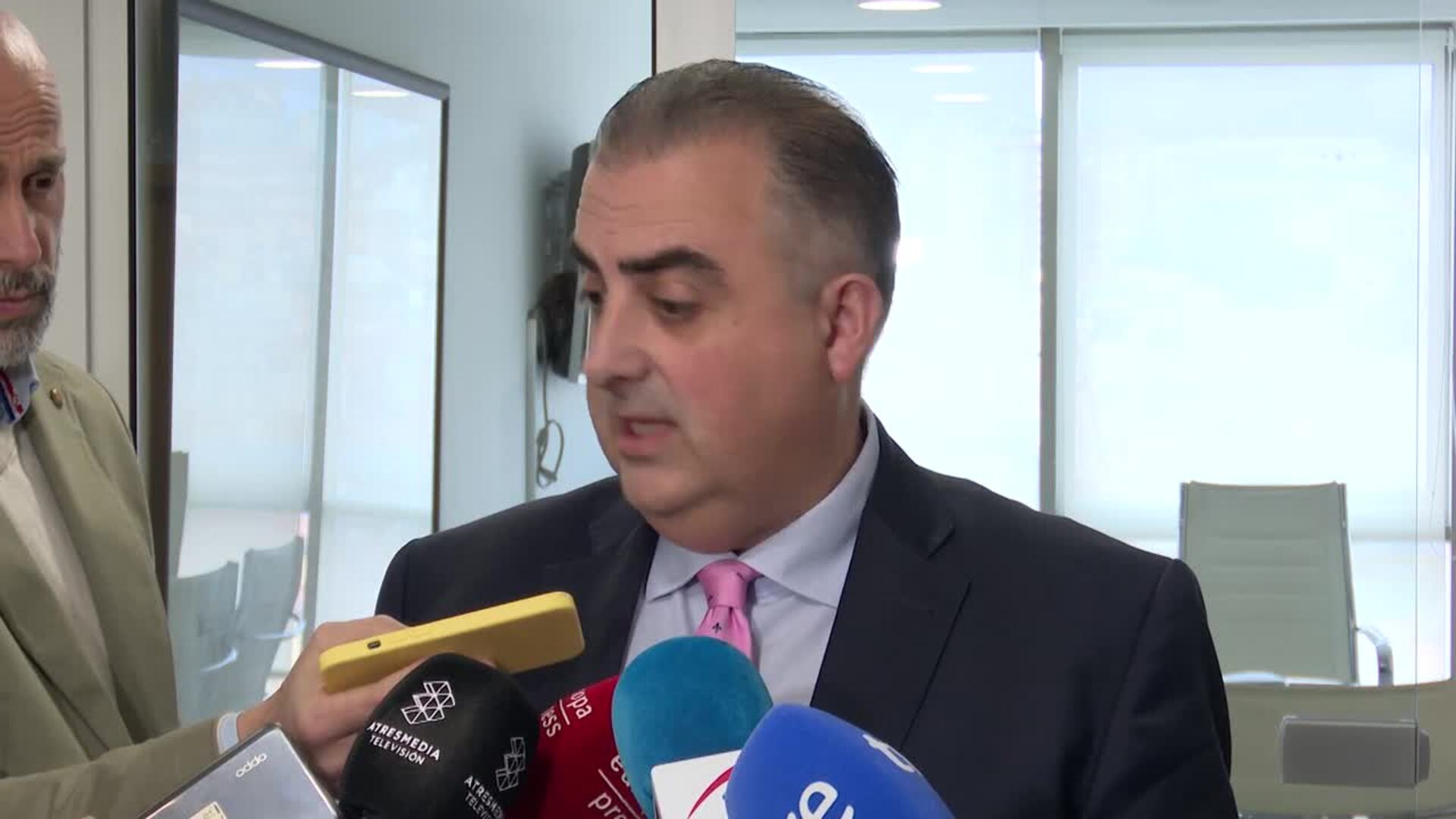 Cantabria confirma la aparición de pellets en dos playas y trata de comprobar en otras