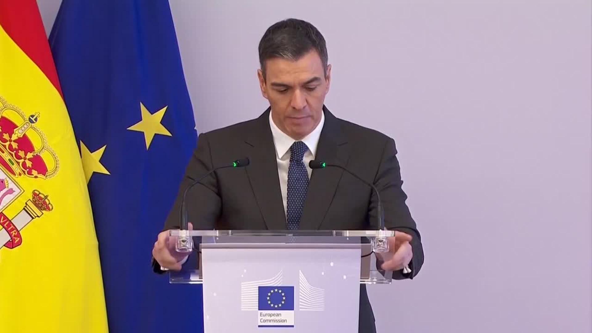 Sánchez defiende el recuerdo de las víctimas de terrorismo por su dignidad