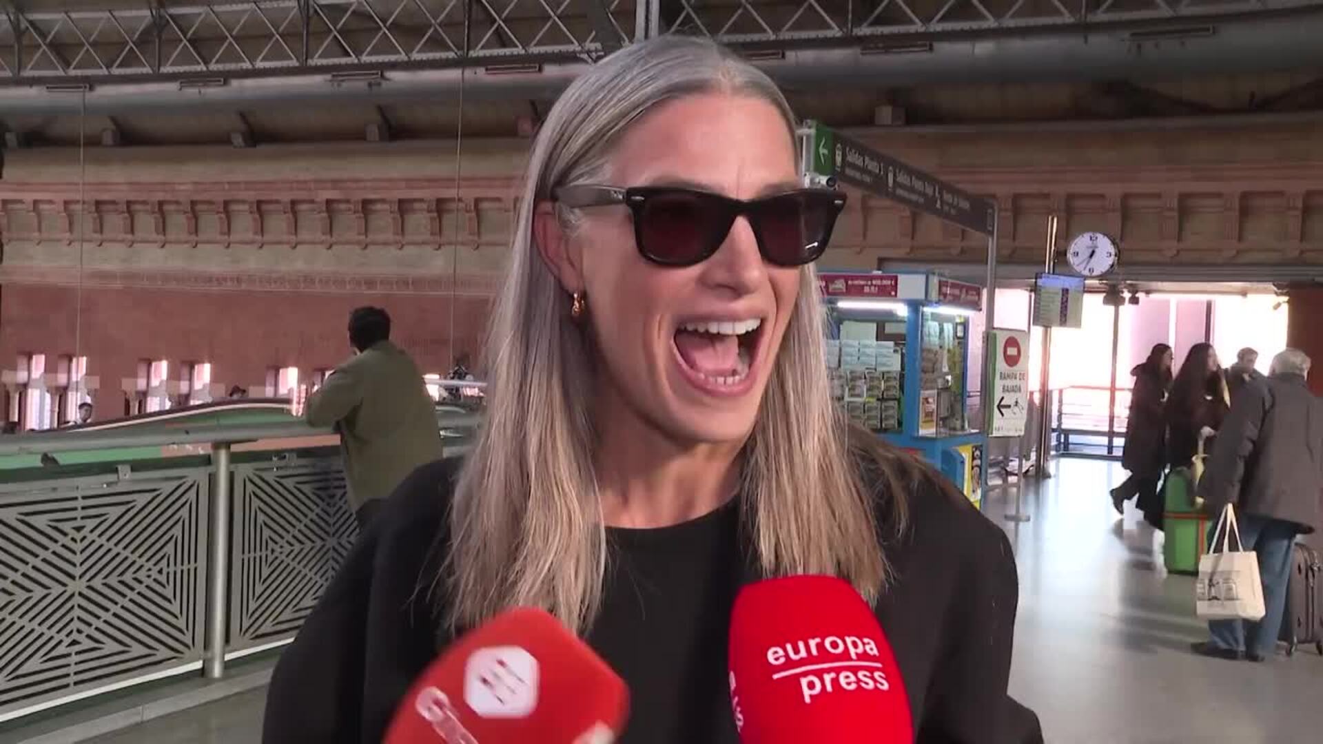 Laura Sánchez reacciona con sorpresa a las fotografías de su amiga María José con Iker Casillas
