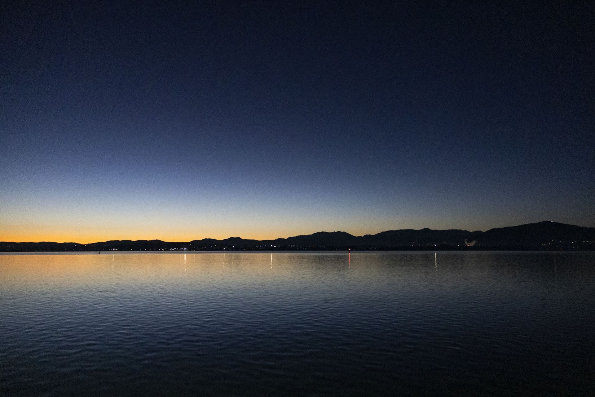 El otro lado de la bahía, con su luz y sus sombras