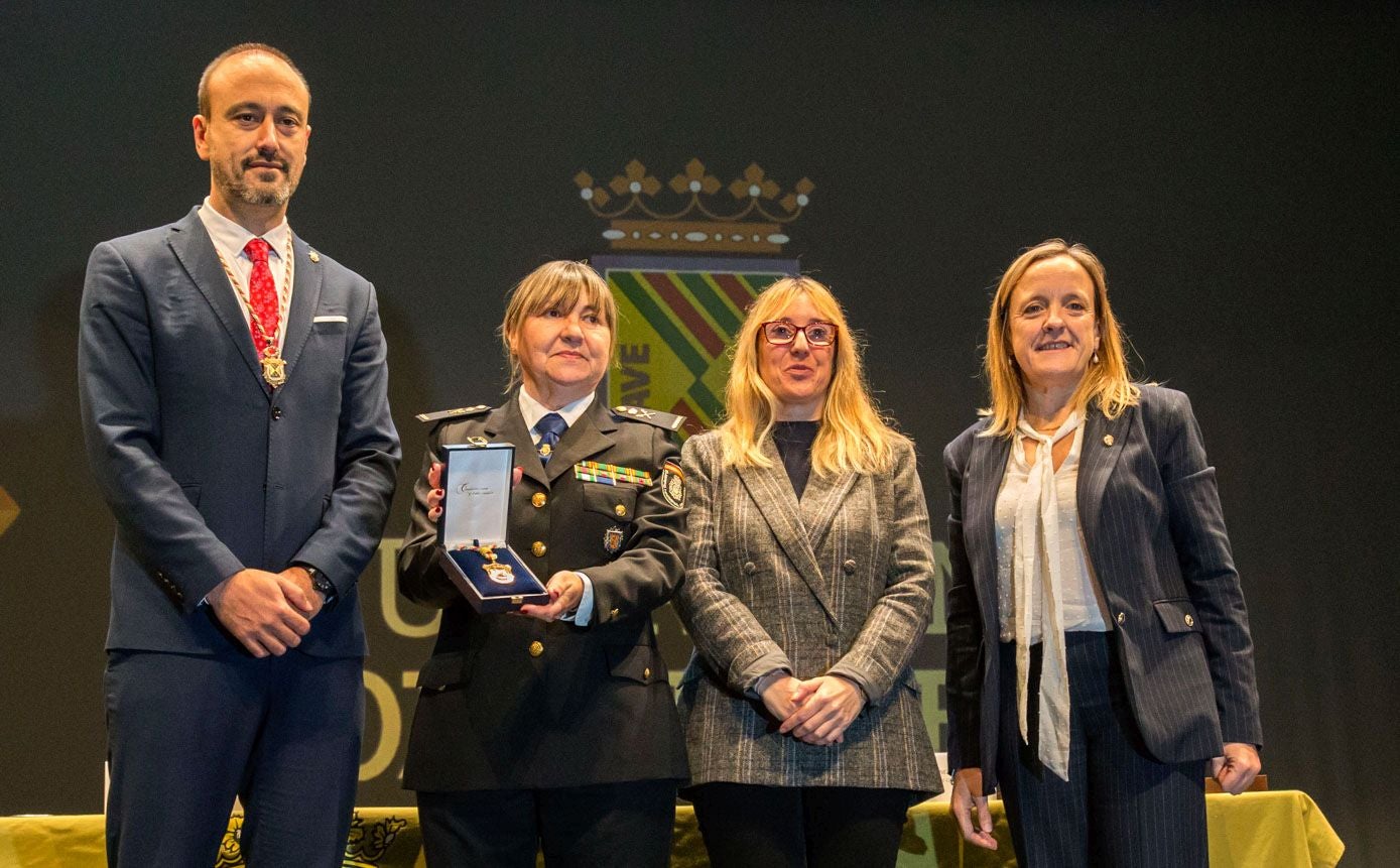 Javier López Estrada, Carmen Martínez, Eugenia Gómez de Diego e Isabel Urrutia, en el acto.