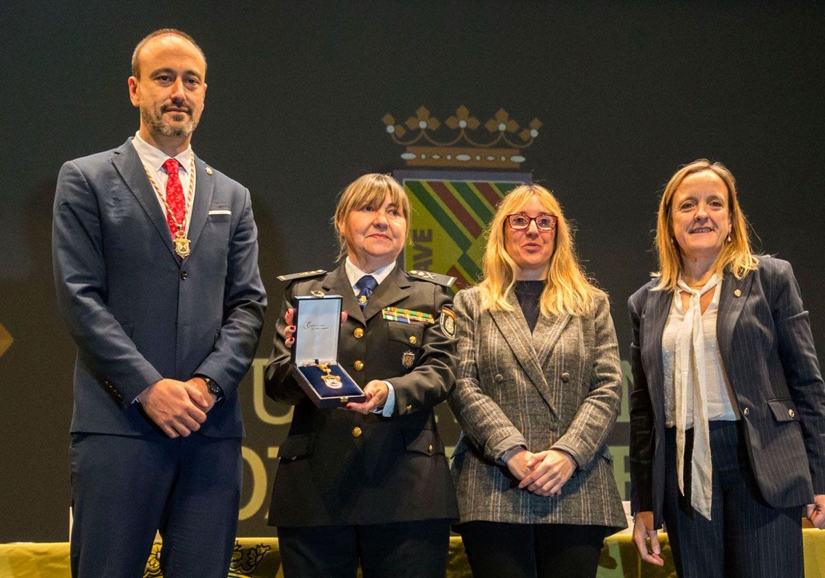 Torrelavega distingue a la Policía Nacional con la Medalla de Honor de la ciudad