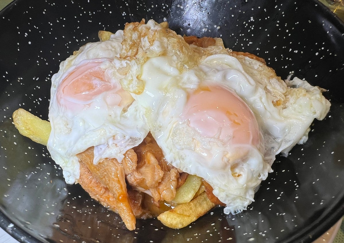 Imagen secundaria 1 - Menestra de verduras con cordero, sartén de huevos, callos y patatas y arroz con leche.