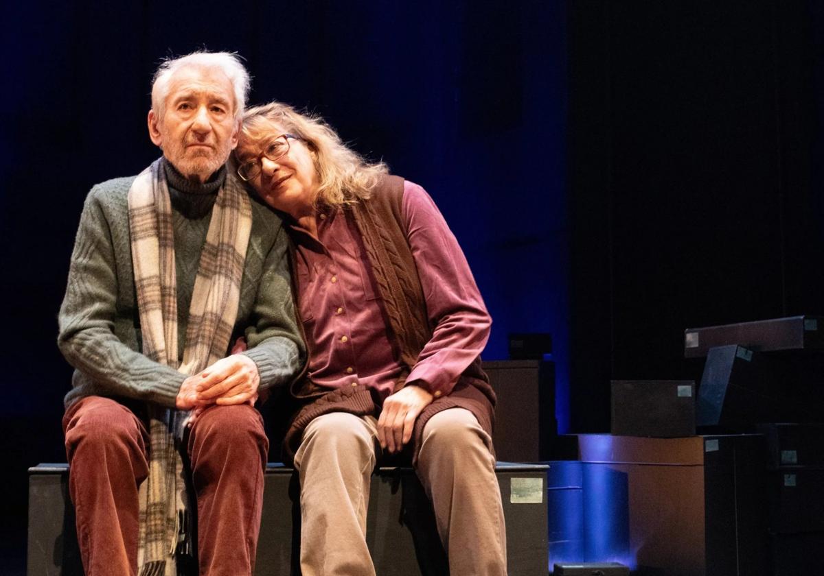 José Sacristán y Ana Marzoa en una escena de 'La colección' que se ofrece el viernes y el sábado en la Sala Pereda.