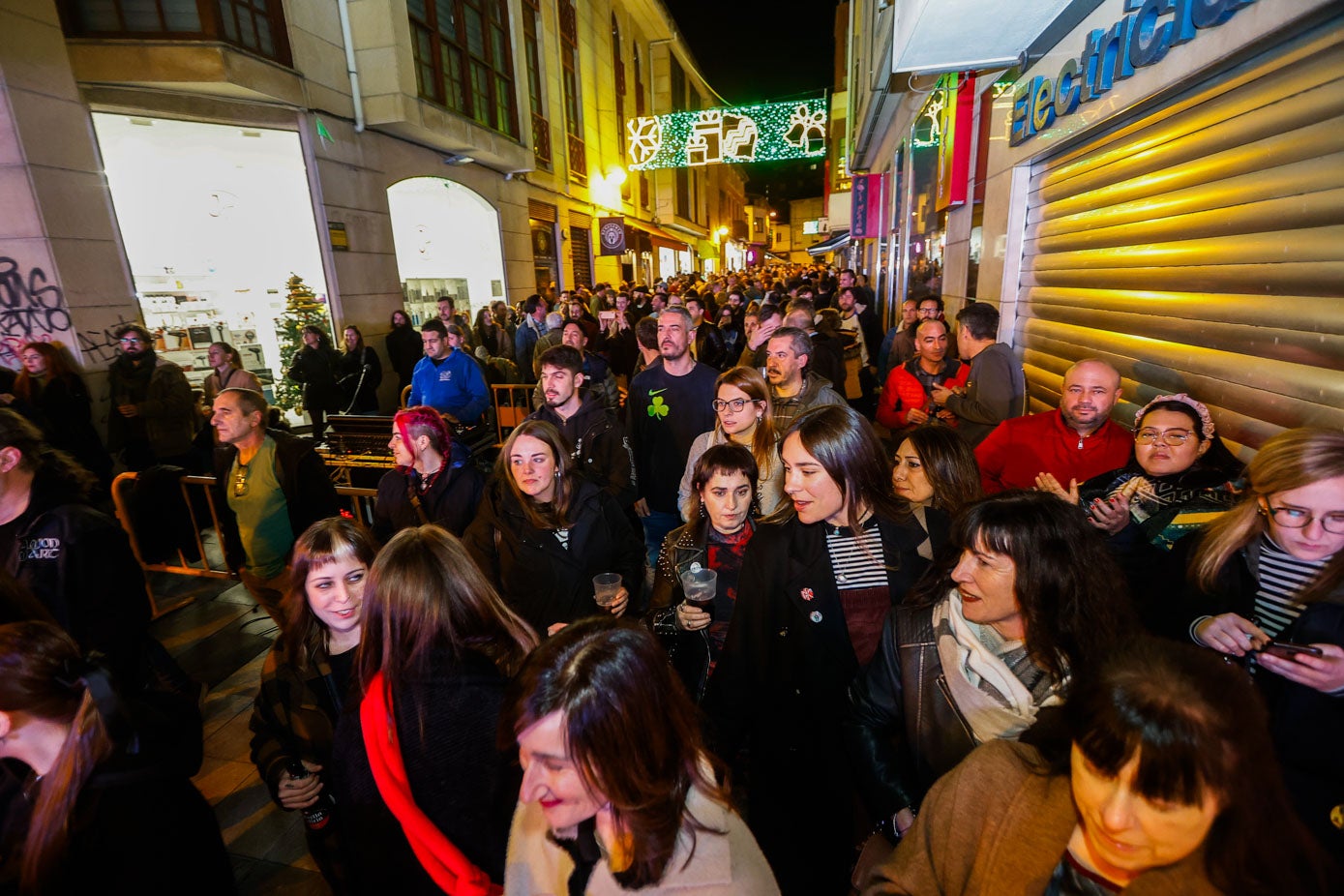 Las calles del centro se llenaron de personas desde primera hora de la tarde.