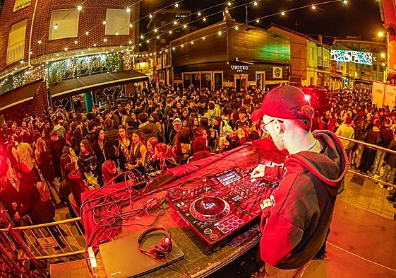 El Escenario Zona vuelve a ser el protagonista reuniendo a cientos de personas.