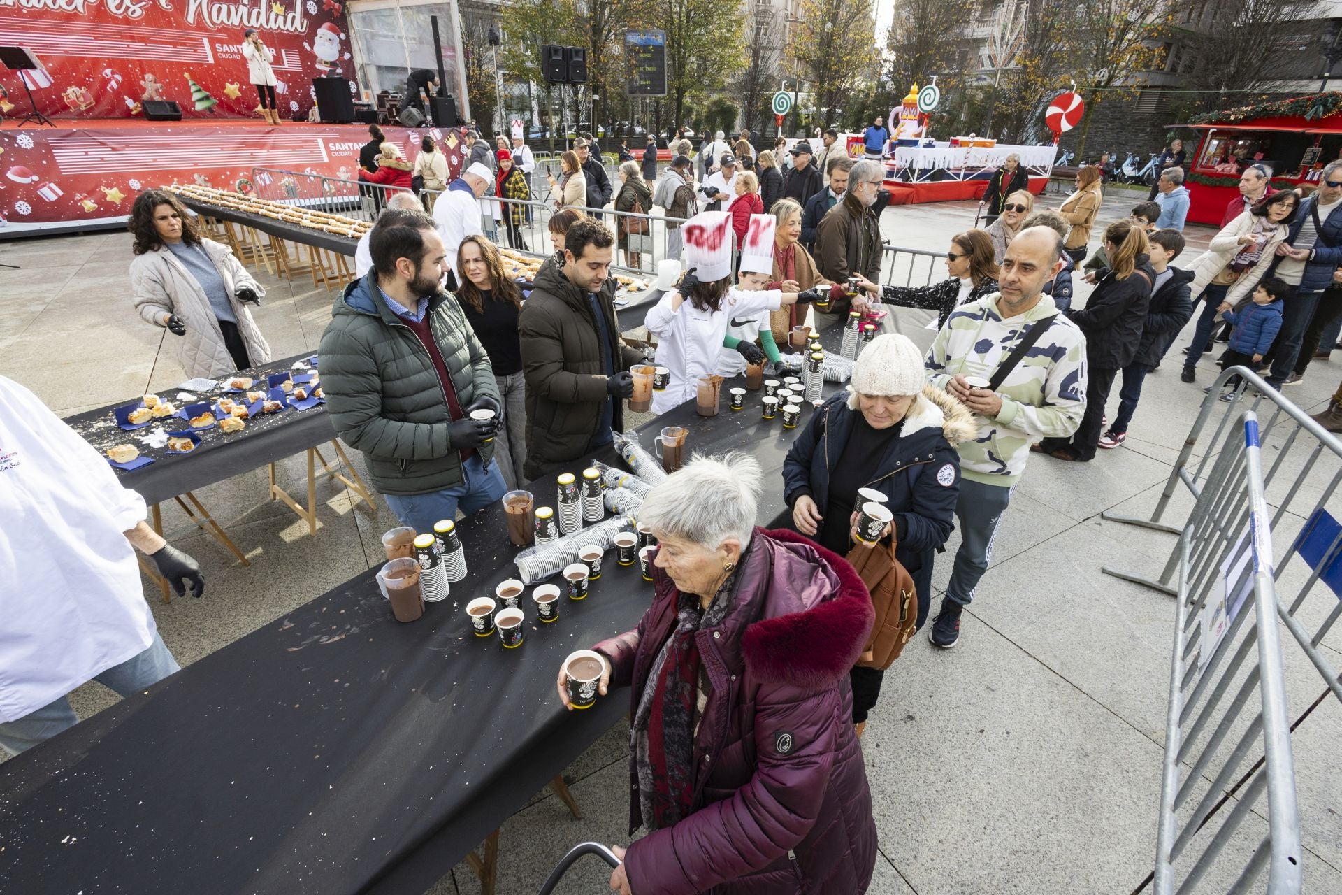 Desde el Ayuntamiento agradecen la participación de los vecinos en este acto solidario, ya que terminaron con las 1.200 raciones de roscón.